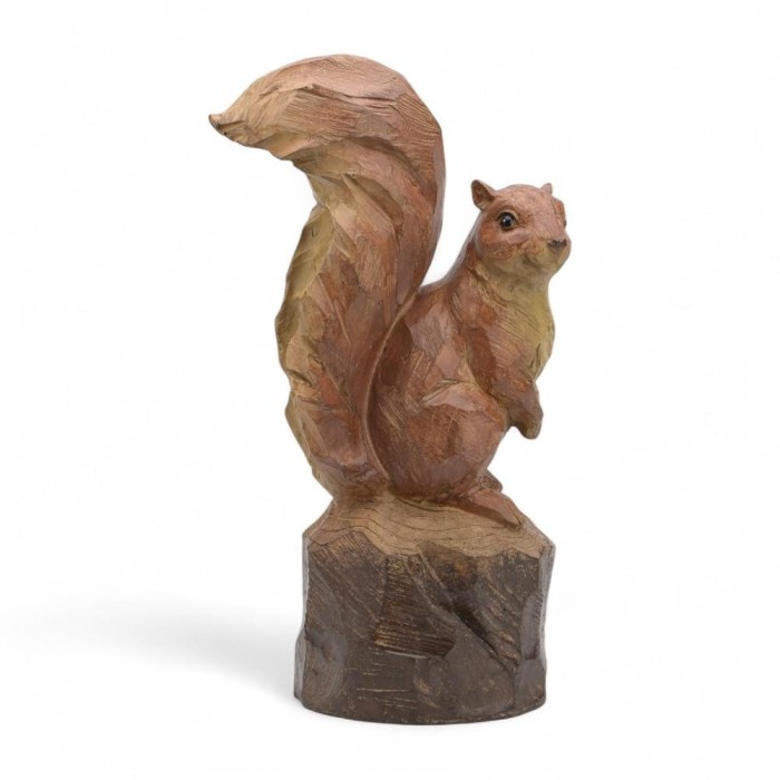 SCOIATTOLO SU TRONCO RESINA 32